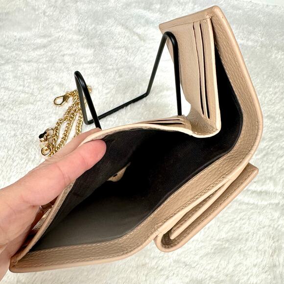 Gucci beige leather compact wallet wristlet with chain - Picture 14 of 16